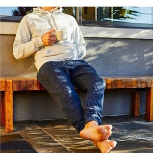 *Huckberry
Wellen • Lounge Pants
Quilted Sweatpants $100 casual lounge spring